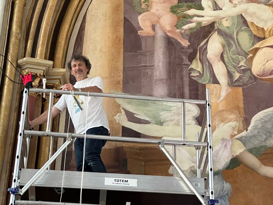 France: Restoring a Royal Chapel image 1