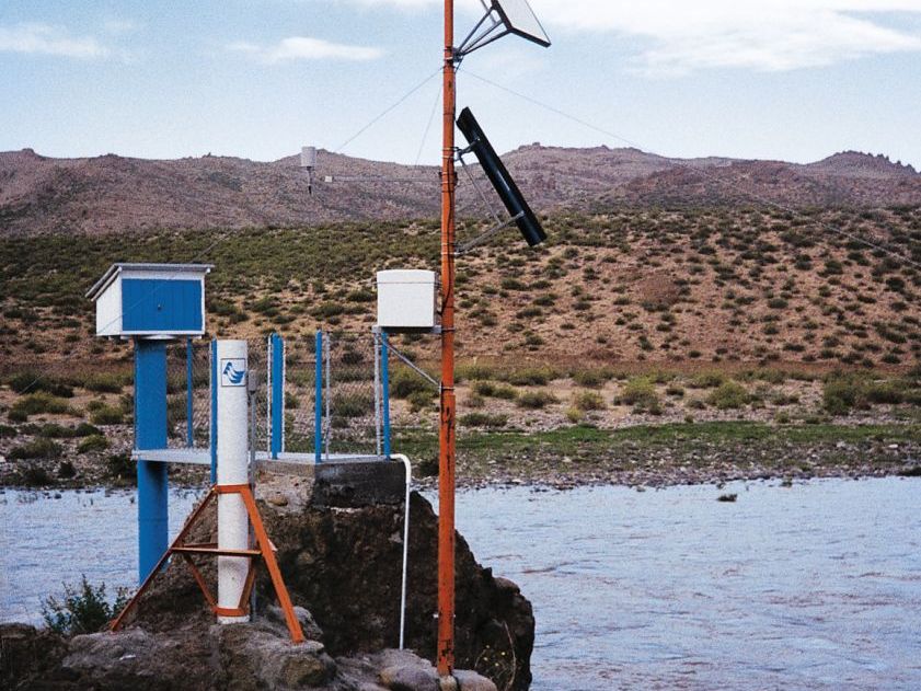 An AIC hydrometeorological station monitors conditions in a remote, arid area of Argentina.