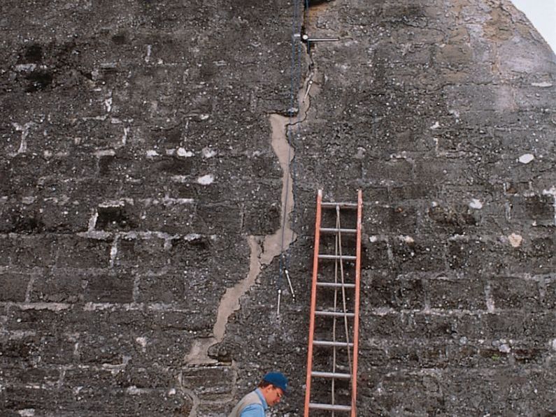 Florida: Crack Monitoring at a Historic Site image 1